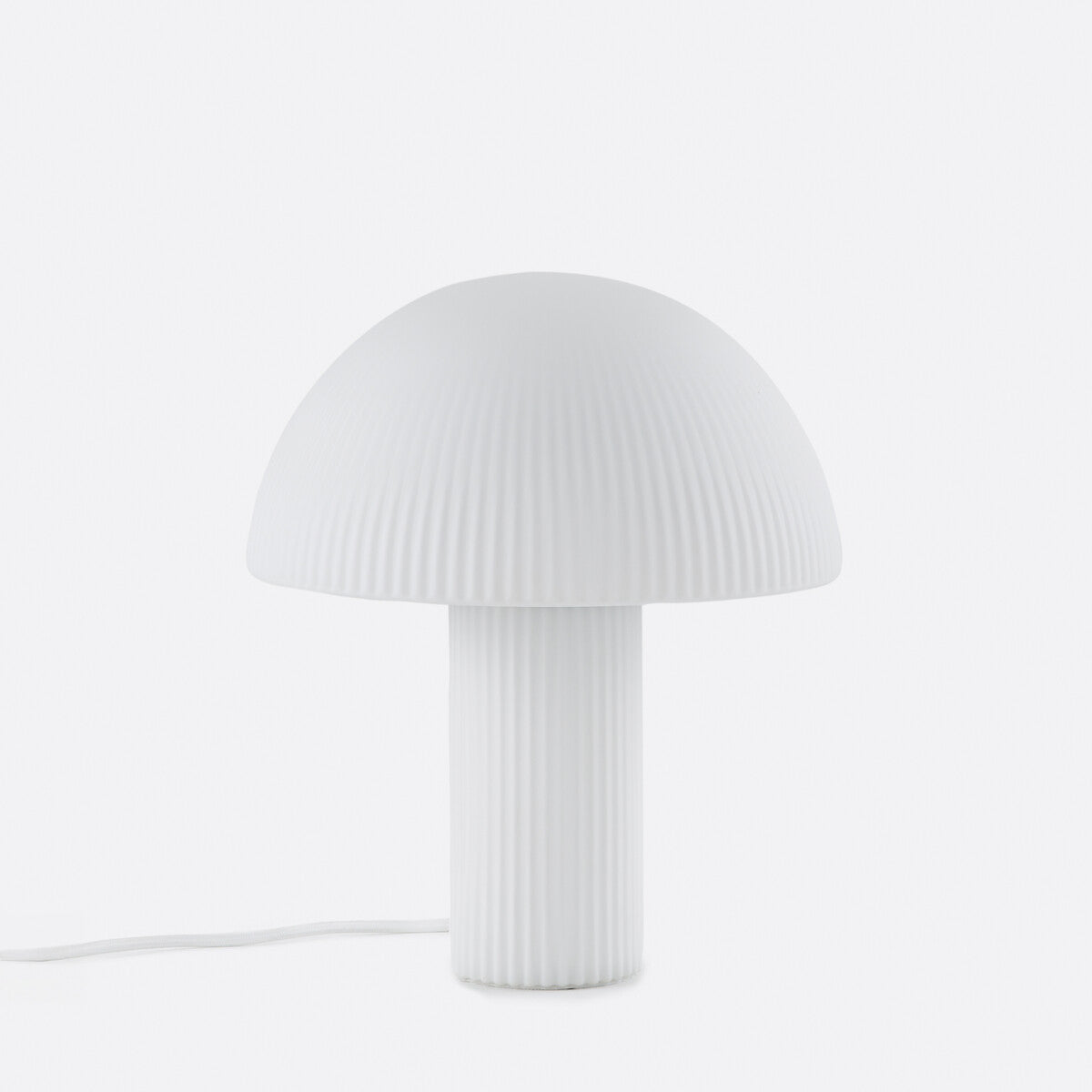 Lampe champignon en verre opalin strié blanc – lampe de table design