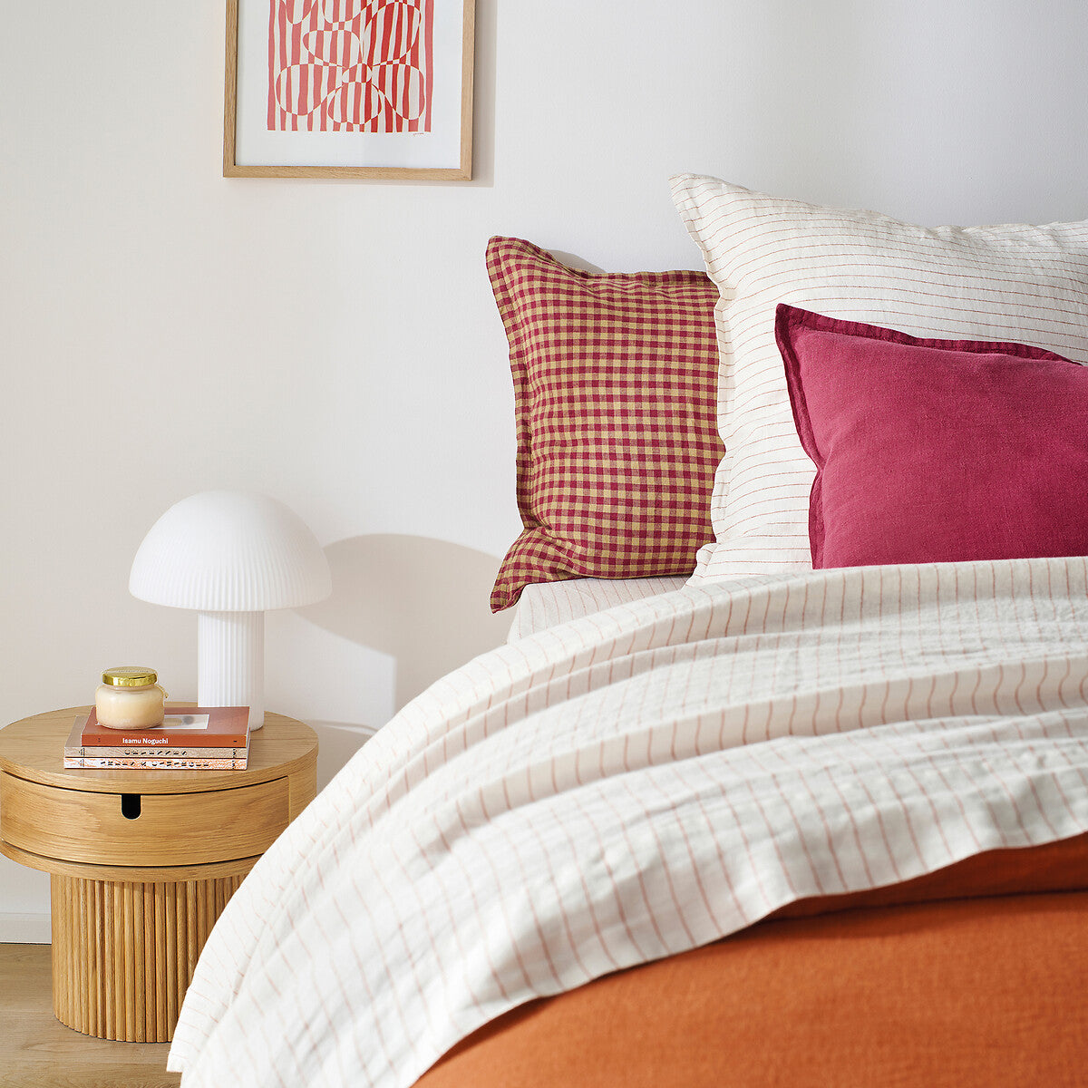 Lampe champignon en verre opalin strié blanc – lampe de table design