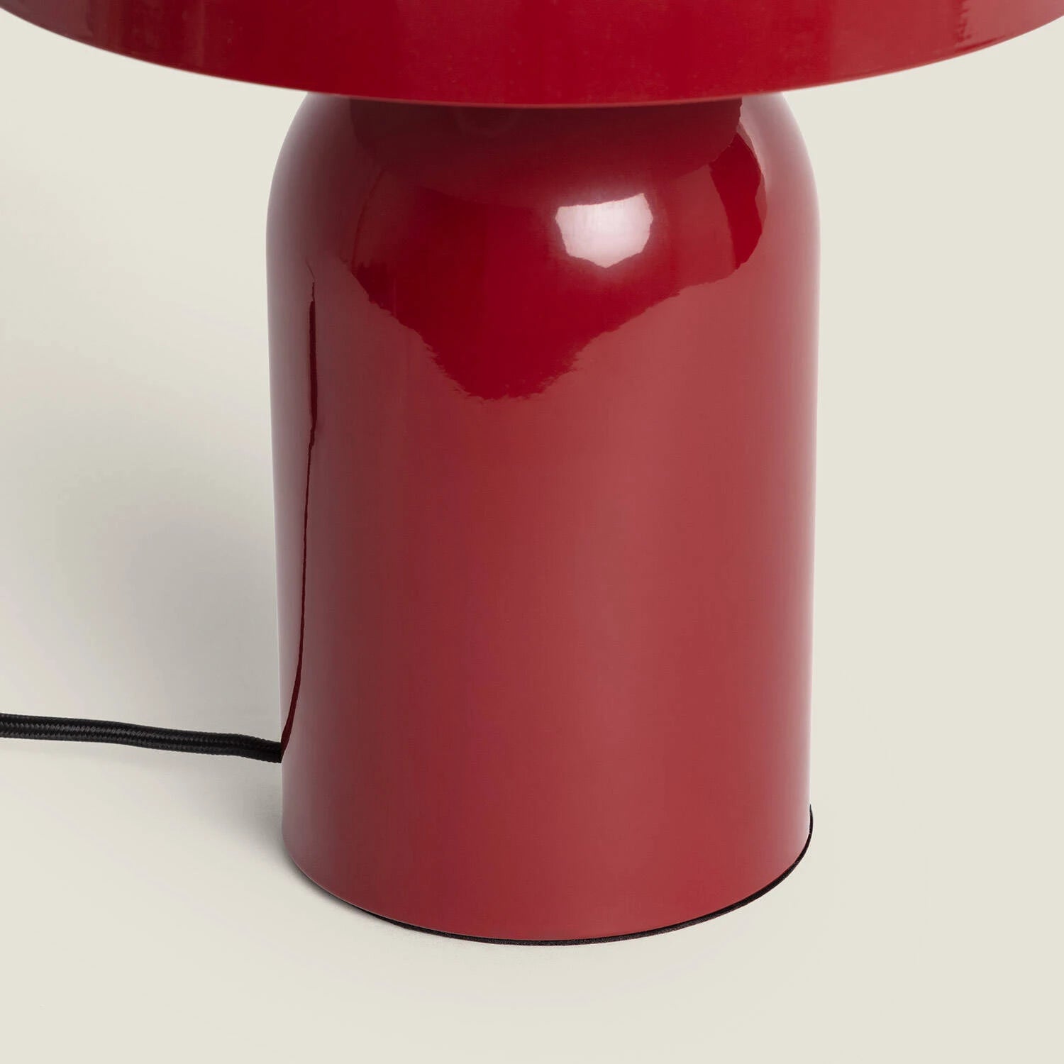 Lampe champignon en métal rouge – lampe de table design décorative