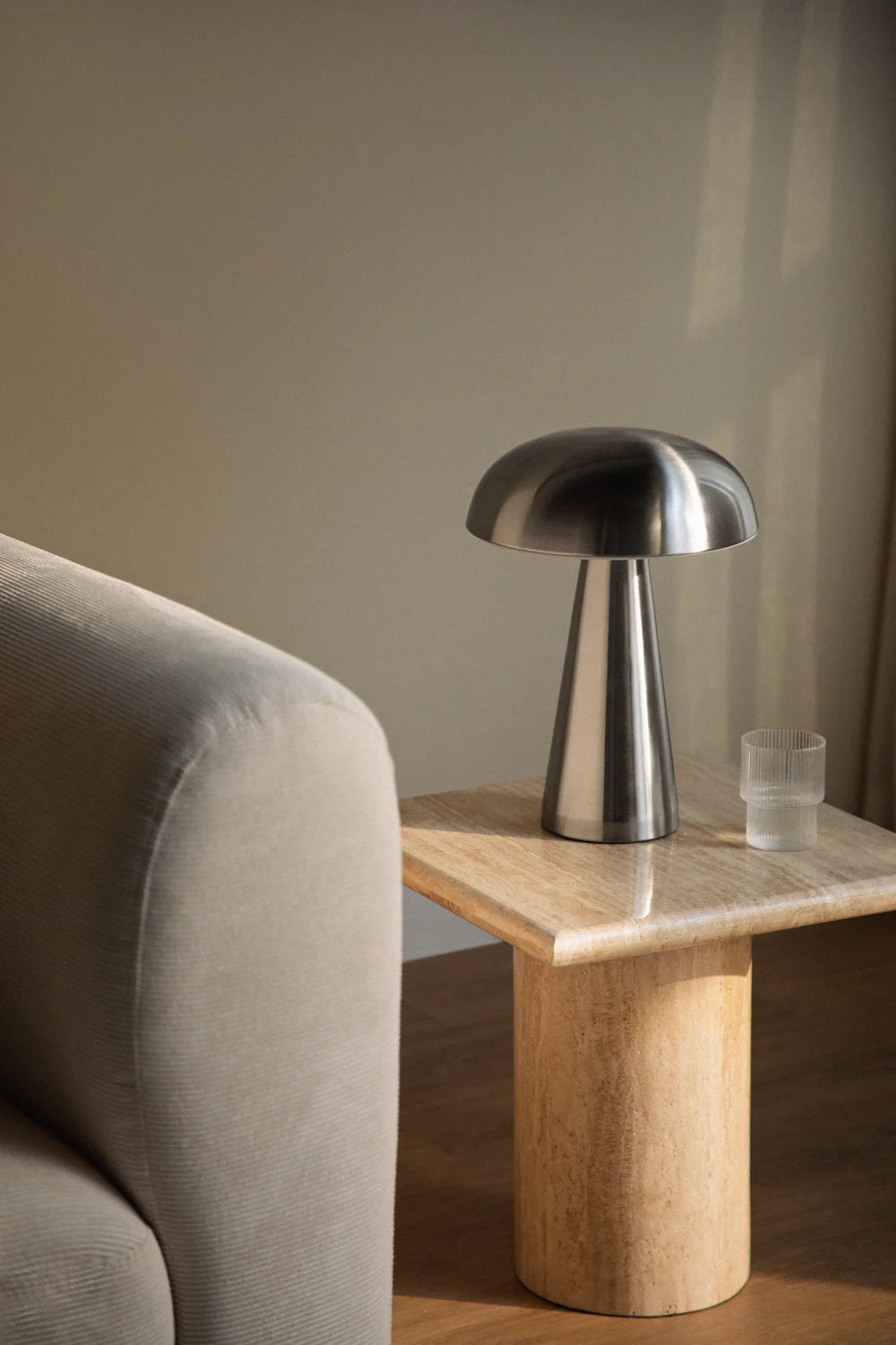 Lampe champignon en métal gris chromé – lampe de table design moderne